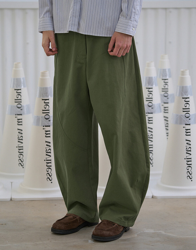 [WAVINESS] Oblique Curved Chino Pants _ Rush Oilve