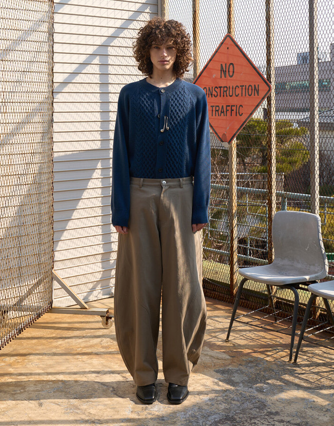 [WAVINESS] 2.0 Oblique Curved Chino Pants - Khaki Brown